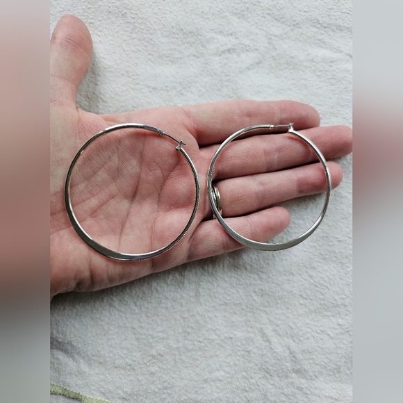 Premier Designs On The Town Silver Plated Hoop Earrings, Large, Reflective, NIB - Picture 6 of 16